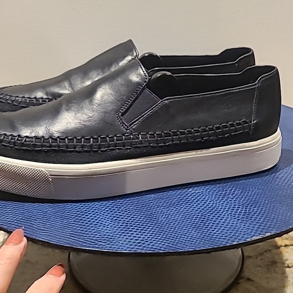 Vince black leather slip on sz.8.5 M.. (#1104) EC. - Picture 4 of 11